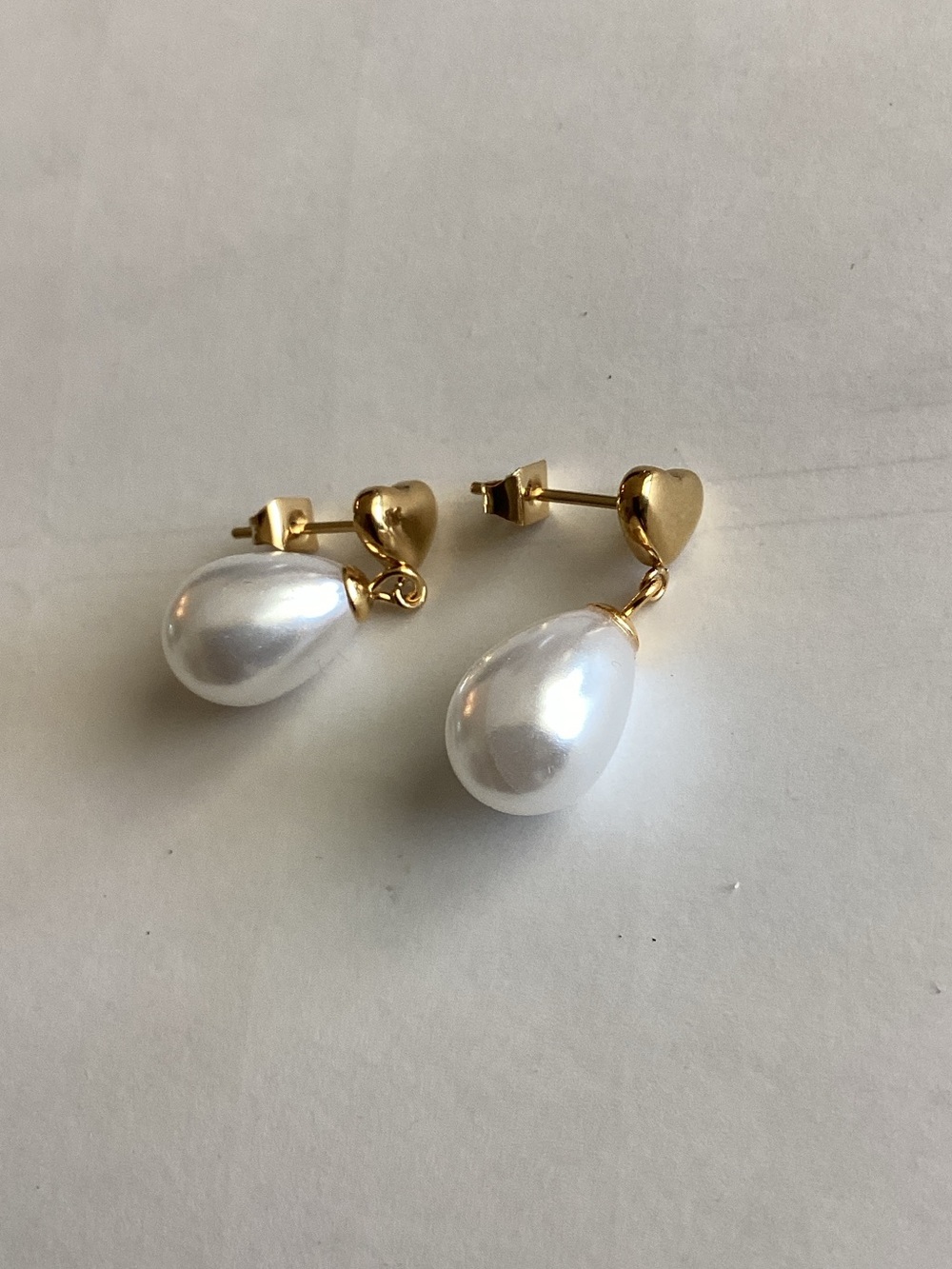 Gold Heart Pearl Drop Earrings - White‎ Pearl